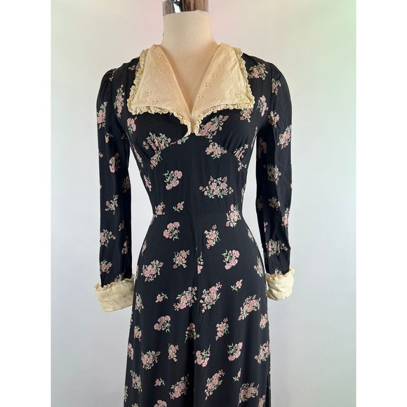 Vintage 70s Black Floral Collared along Sleeve Maxi Dress - Picture 2 of 9